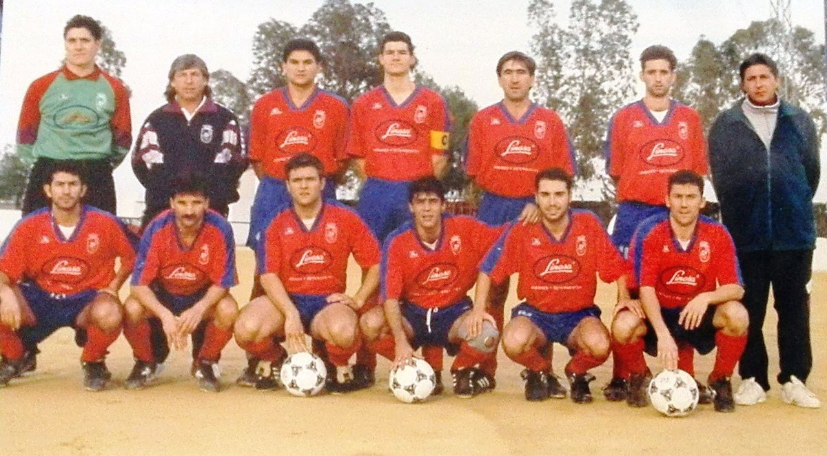 RRealmurcia's tweet photo. #QueFueDe Salva Mejias Después en paralelismo con el Real Murcia se diluyó  al igual que el @realmurciacfsad de la gloria de 1ª al barro de 2ªB y 3ª, con 29 años cayó a 2ªB (Elche) y 3ª (ADTorresCotillas) se reencontró con el Real Murcia enfrentándose en el año 1996. https://t.co/LCWfgRcPOl