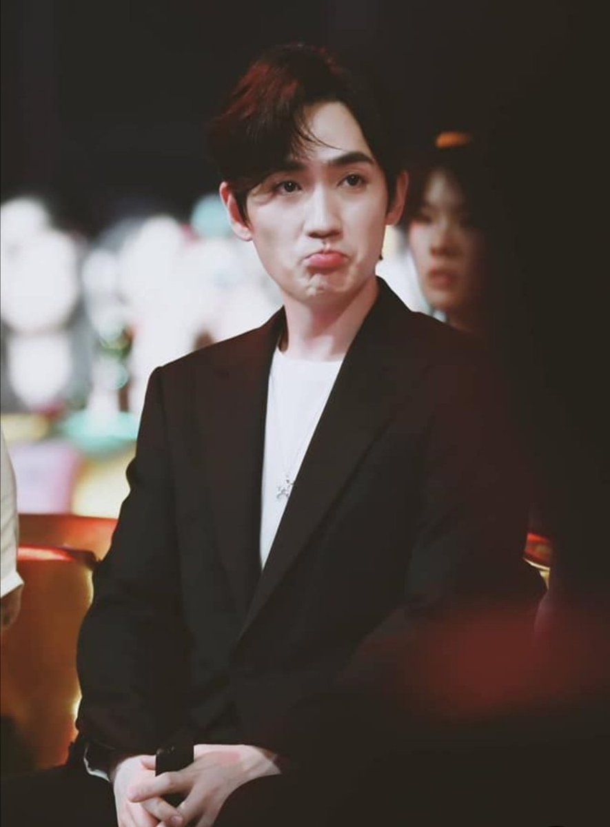 thread of zhu yilong smiling but his smile gets bigger as you scroll