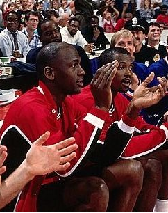 Tras el primer partido de las Finales de 1992, el NY Times publicaba un artículo en el que Hodges criticaba el silencio de Jordan en temas sociales y políticos o por no opinar sobre la ausencia de dueños o entrenadores negros en la NBA. Sería el golpe definitivo a su carrera.