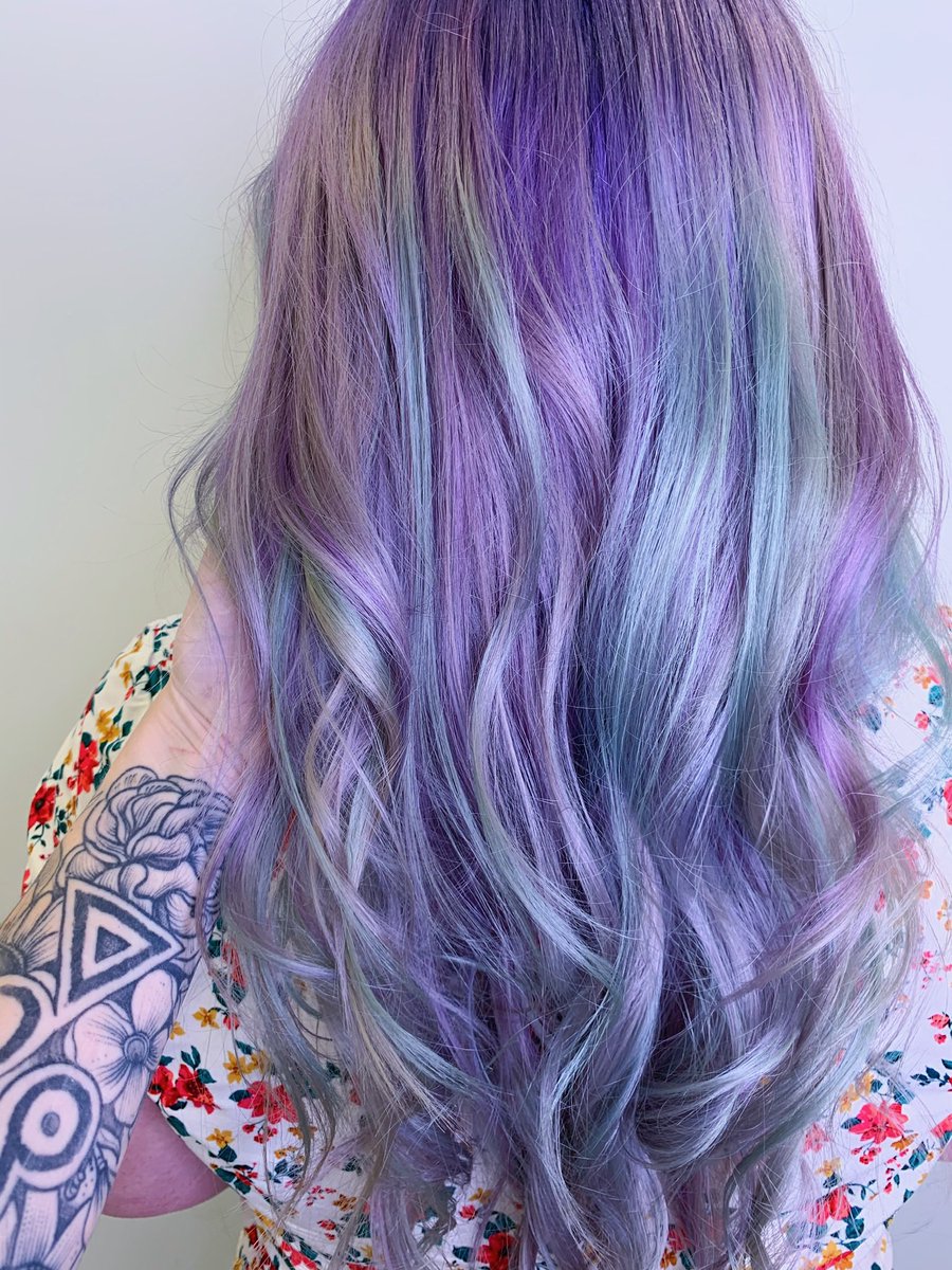 rooneyizzy's tweet photo. Hey yall just droppin this here to let you know I have some openings coming up so DM me to get your post quarantine hair appt booked 🤩 https://t.co/QzQ8JxKOkq