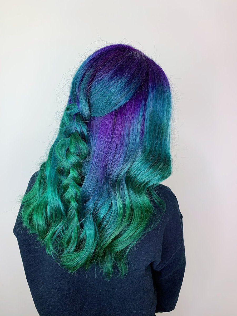 rooneyizzy's tweet photo. Hey yall just droppin this here to let you know I have some openings coming up so DM me to get your post quarantine hair appt booked 🤩 https://t.co/QzQ8JxKOkq