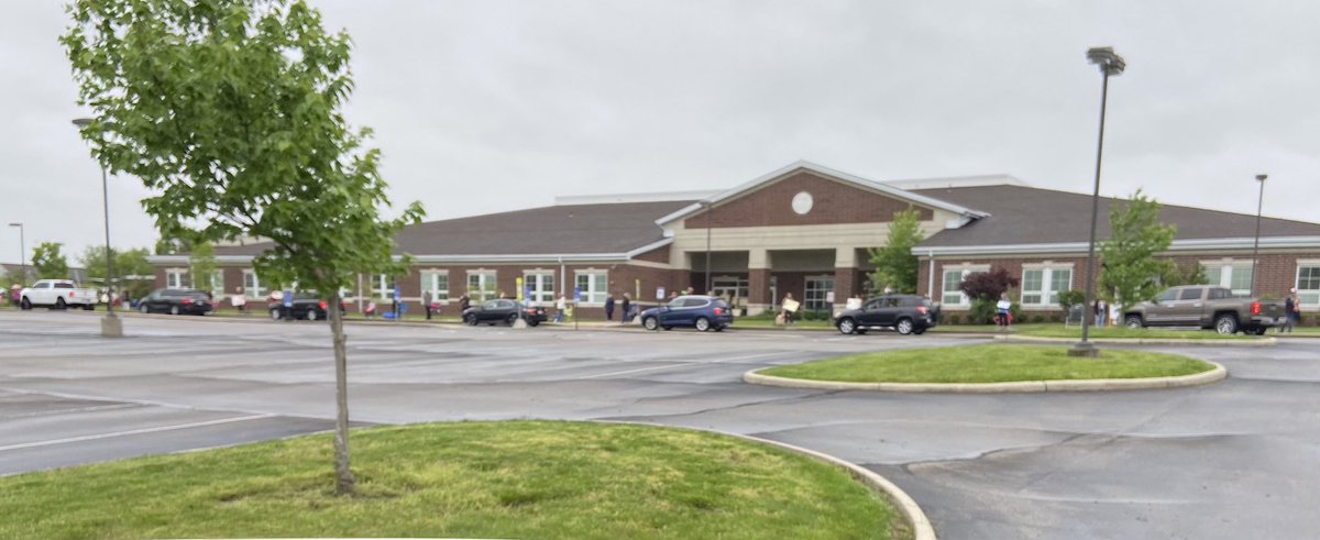 LHoening11's tweet photo. Thank you @WyandotECS staff for the closure on this school year. #waveout ๐๐ญ๐ญ๐ญ๐ญโค๏ธโค๏ธโค๏ธ #WEareLakota #WeShineBright https://t.co/WluV9IvaWV