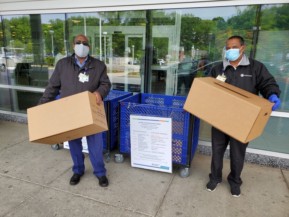 PrinttoProtect's tweet photo. We deliver PPE directly to hospitals and clinics so that medical professionals can put it right to use! The first photo is at Stone Springs Family Medicine, and the second is @Holycrosshealth Hospital. We love to see our face shields helping to protect essential workers! 🌟 https://t.co/tPakPGBfSD