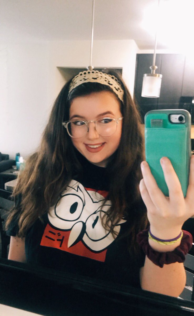 DaniDMCC's tweet image. if you’re gonna be inside, might as well be wearing @DoniBobes merch 🤪