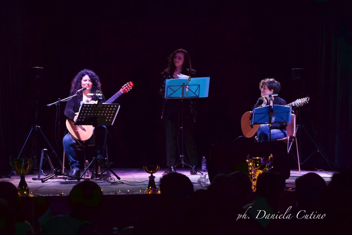 Amici, vi aspetto col mio Cataleia Trio sulla pagina facebook della IX Municipalità #artecultura  domani 22 maggio alle ore 19.00 per un miniconcerto intitolato "La musica napoletana e il Coronavirus". 
Ecco il link a cui collegarvi: facebook.com/IX-Municipalit…