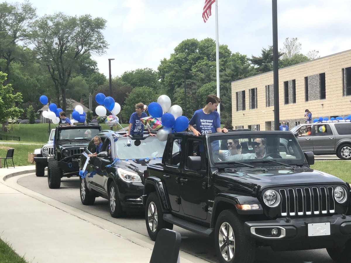 Bulldogs512's tweet photo. We had an amazing 6th grade car parade/celebration today! It was awesome to recognize our 6th grade students! Thank you to the students, parents, teachers, and Officer Wolf for making this possible! Proud of our graduating 6th grade class! @theSMSD @BriarwoodElem https://t.co/GL7BeDkPIZ