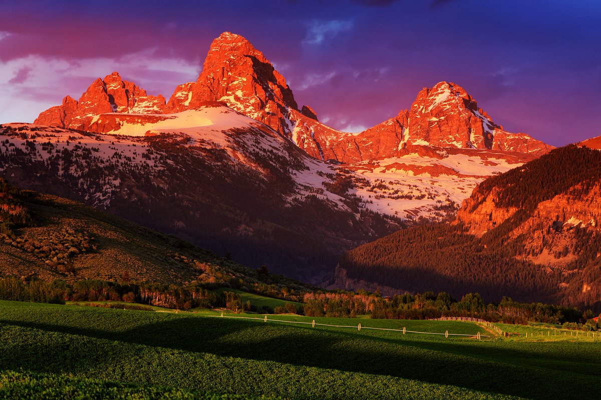 National Park of Tall Teton at sunset. United States of America 🇺🇸