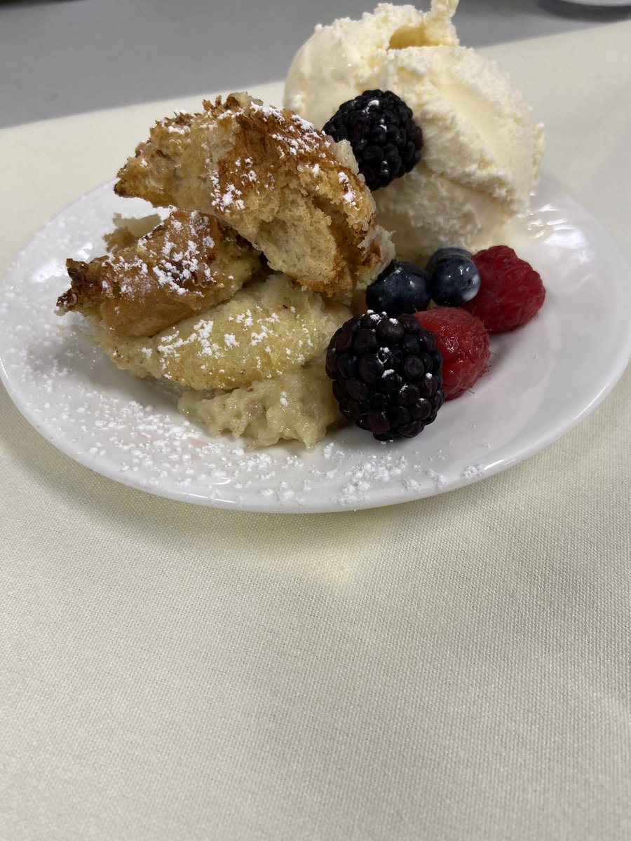 mizell_cameron's tweet photo. Robin Hood made his rounds today @Hearthstone_HC ! Pan Seared Chicken, Roasted Root Vegetables, Field Green Salad and Bread Pudding Al a mode! #feast #TrilogyThemeWeek #RobinHood @nolafoodguy https://t.co/lKCFywJ4YS