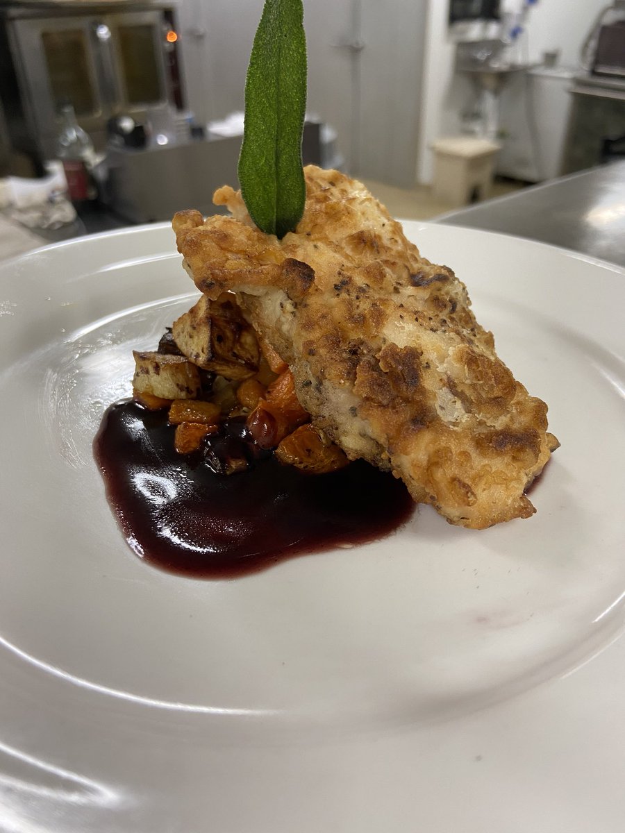 mizell_cameron's tweet photo. Robin Hood made his rounds today @Hearthstone_HC ! Pan Seared Chicken, Roasted Root Vegetables, Field Green Salad and Bread Pudding Al a mode! #feast #TrilogyThemeWeek #RobinHood @nolafoodguy https://t.co/lKCFywJ4YS