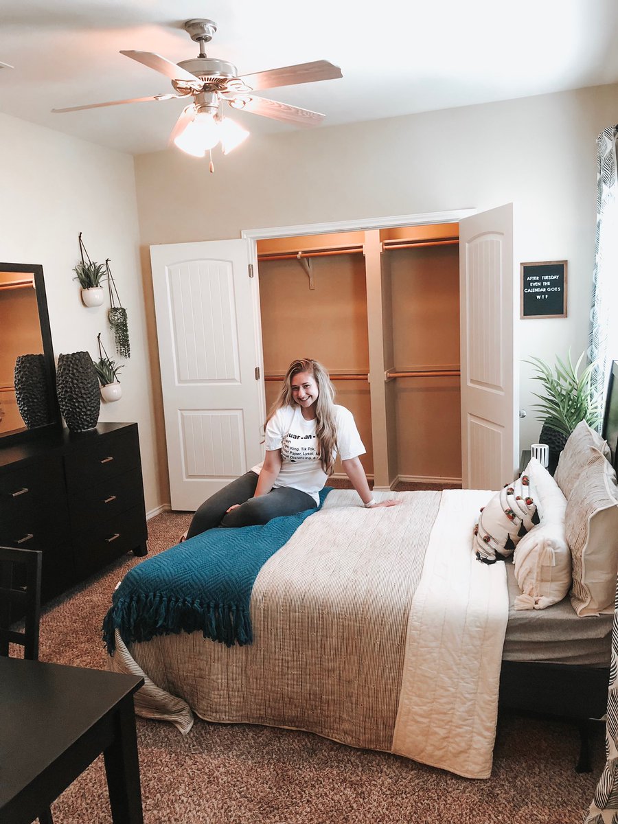 At Aspen, the rooms in our cottage style homes provide plenty of space for all of your necessities and are an open canvas to decorate JUST as you please!🤩 Give us a call to schedule your FaceTime tour and see for yourself!👀 #LiveAtAspen
