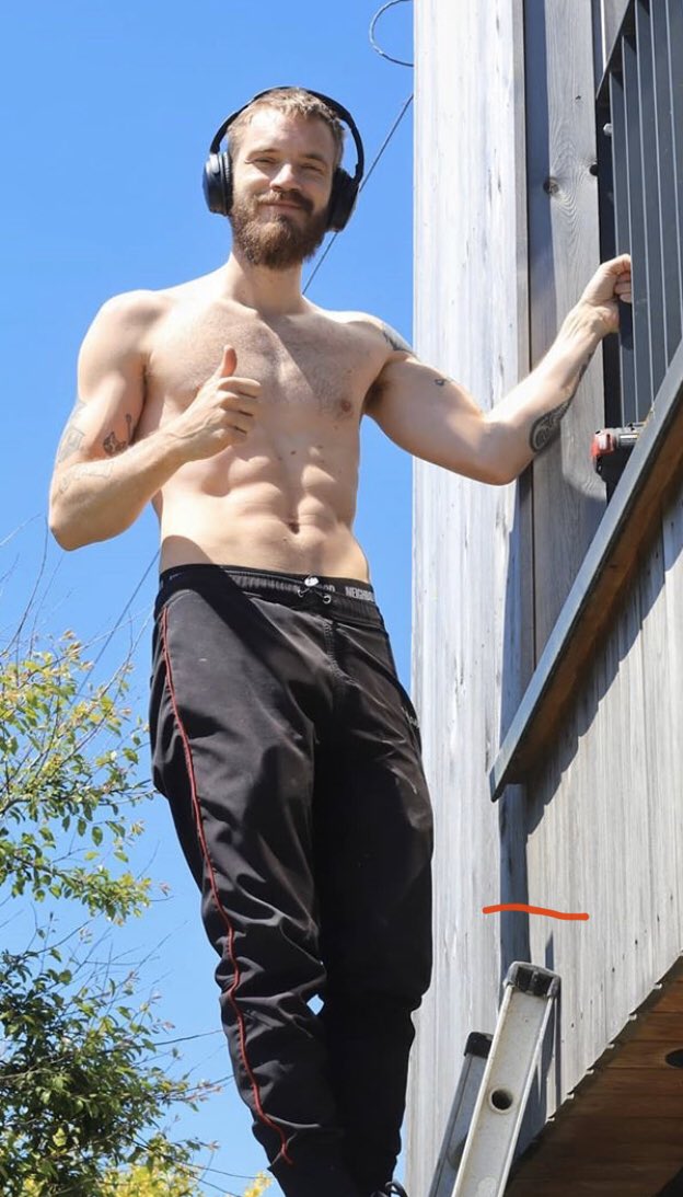 peterpanstoejam's tweet photo. SINCE WHEN IS PEWDIEPIE THAT RIPPED?!! https://t.co/Y00p4acdny