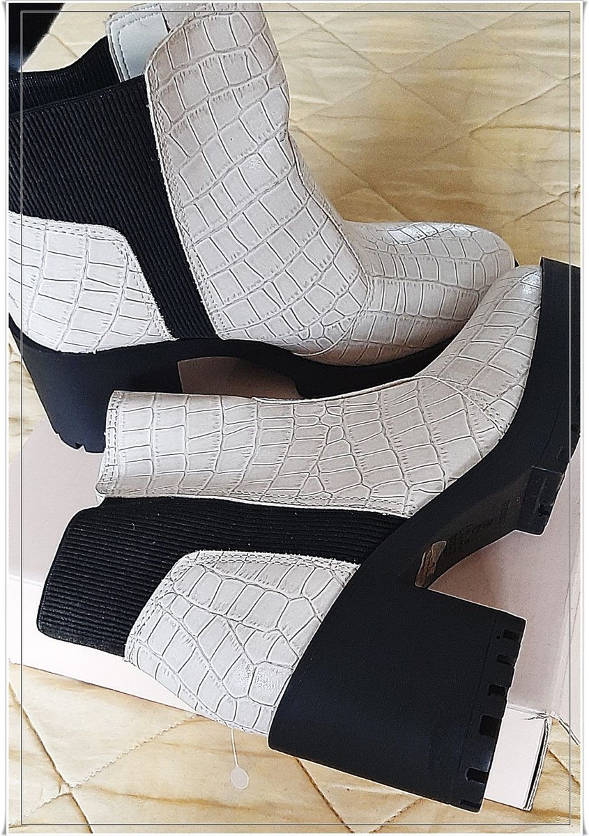 AwwnAlien's tweet image. vi no @enjoei: bota estilosa moleca coturno enjoei.com.br/p/bota-estilos…