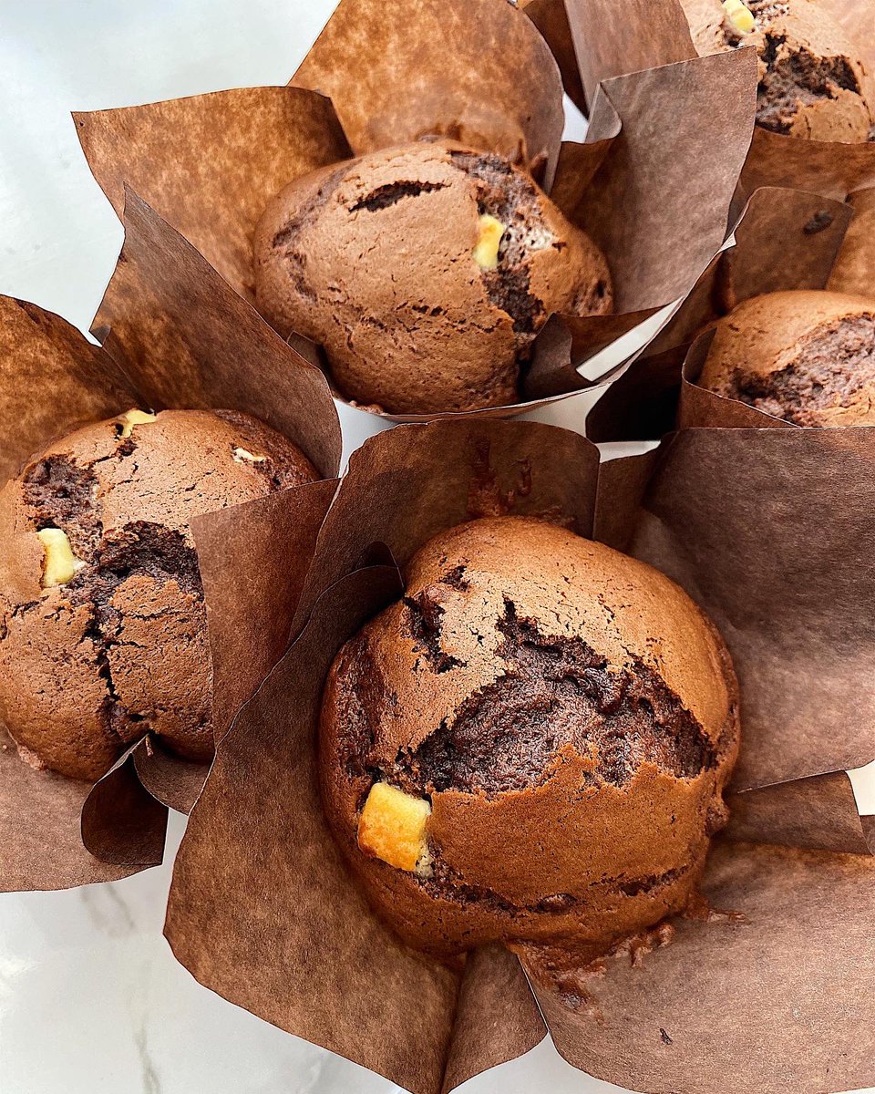 dateconnoisseur's tweet photo. Double chocolate chunk muffins 😍 #iftardiaries https://t.co/VyXVNjrpXX