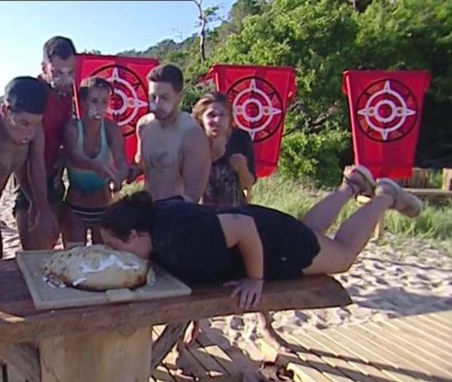 liam_vll's tweet photo. El concurso de Rocío Flores en cuatro fotos #SVGala14 https://t.co/2YQbRt08dw
