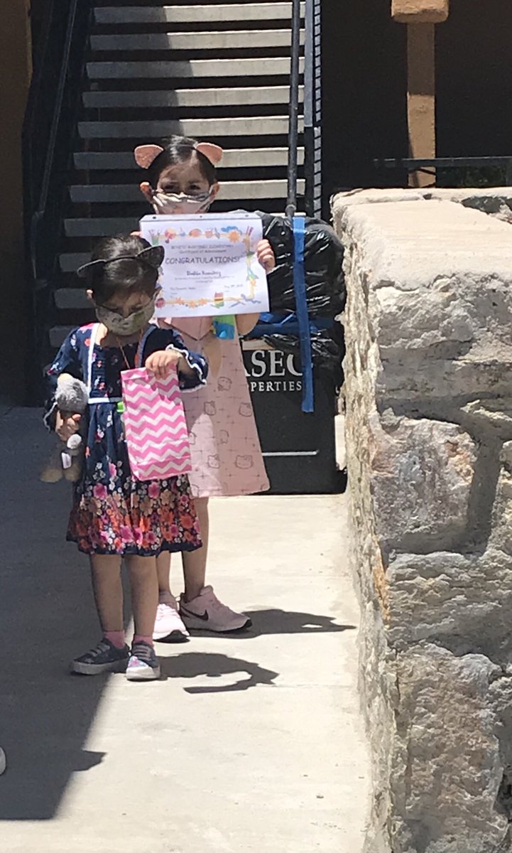 vaviles01's tweet photo. Giving a little surprise visit and an end of school year gift to my scholars. Good luck in kindergarten my little ones, thanks for a great year!❤️❤️ #littlepatriots #patriotpride #BMES #TeamSISD https://t.co/uiBKue1OLE