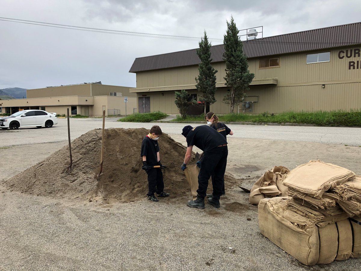 Check out our Disaster Response team volunteering today at the Jack Godard Memorial Area in Grand Forks. We will be filling up sandbags and delivering them to those in need, as well as handing out free hot dogs, drinks, personal protective equipment, and information/advice. #zgf