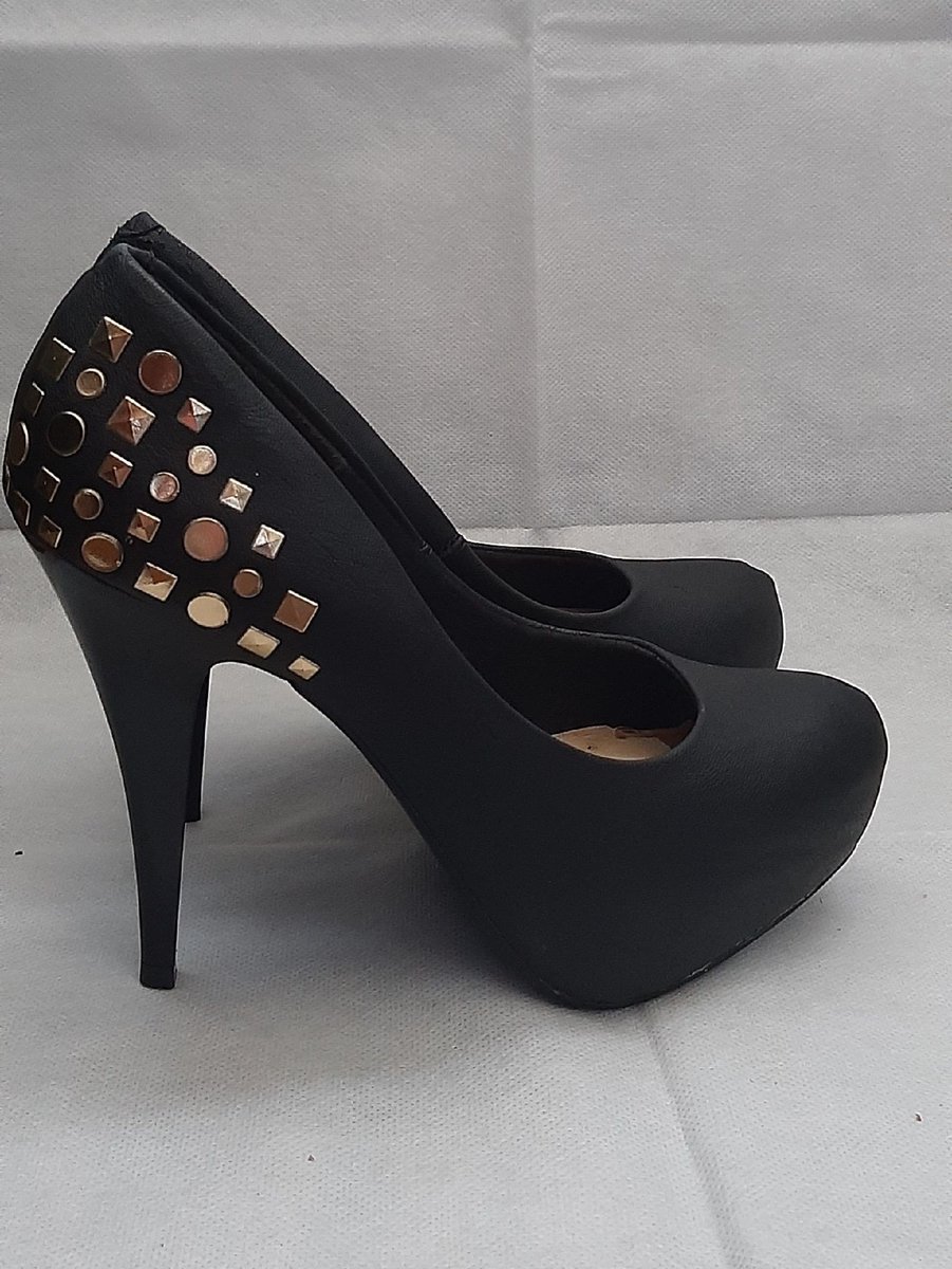 AwwnAlien's tweet image. vi no @enjoei: Sapato de Salto Preto (20 reais)
A LOJINHA TA COM PROMOÇÃO!!
#UniversoParalelo #BoaNoite  enjoei.com.br/p/sapato-de-sa…