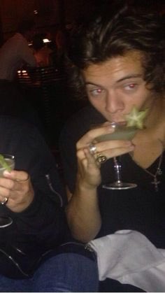 onedisgolden's tweet photo. #1dthrowback haha he’s such a meme❤️❤️ https://t.co/Hv0dsaYP4o