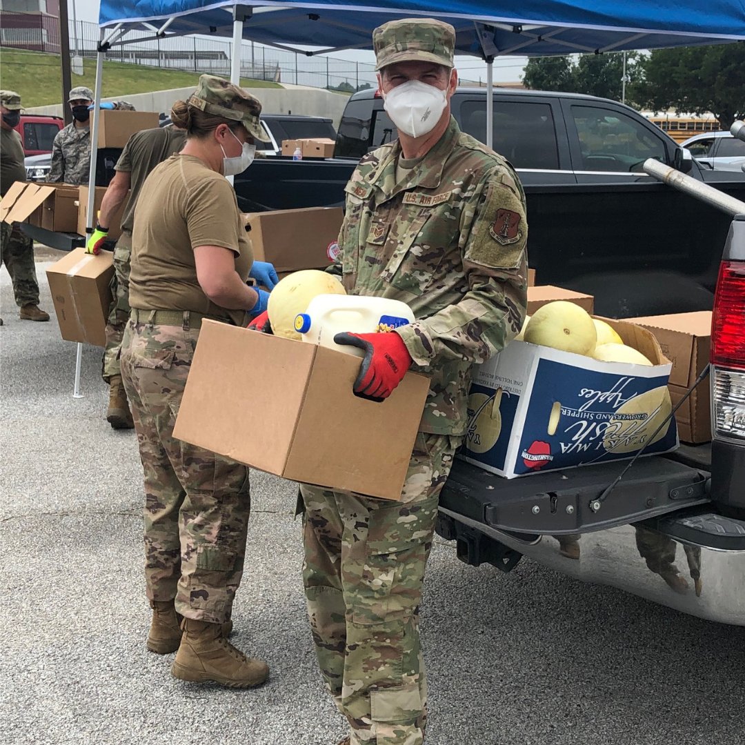 GRACEGrapevine's tweet photo. We want to say a HUGE thank you to @TAFoodBank, @AirNatlGuard, the @GrapevinePolice, the staff at Outreach, and our wonderful community for making all this possible!⁣⁣
#grapevine #airnationalguard #ang #tarrantcounty #southlake #gvpd #southlake #southlaketx #giveback #covid_19 https://t.co/Mws7jryKF0