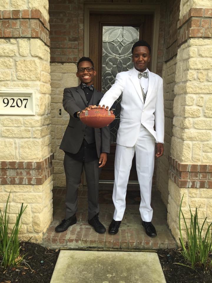ERICKACULTON's tweet photo. 4 years ago Now these boys are headed to college! https://t.co/vtNOfd3Vhx