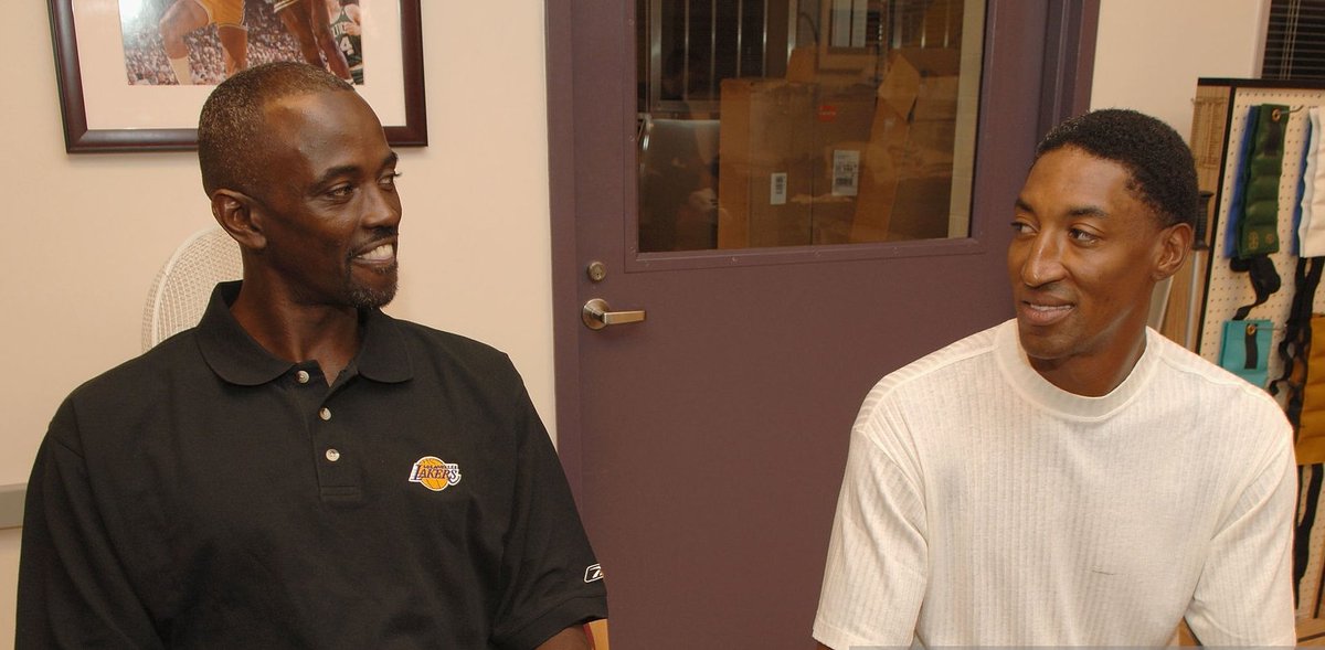 Hodges demandó a la NBA por discriminación racial y conspiración por sus expresiones públicas sobre asuntos políticos. La demanda fue desestimada. En 2005, Phil Jackson y Tex Winter lo llamaron para ser el entrenador de tiro de los Lakers, donde también estaba Pippen.