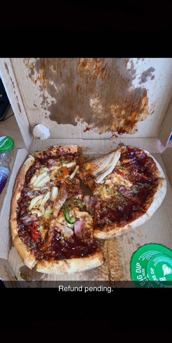 Aooneee's tweet photo. You order from dominos and wait for an hour to receive this. Wyd?? https://t.co/t7hqii5WIa