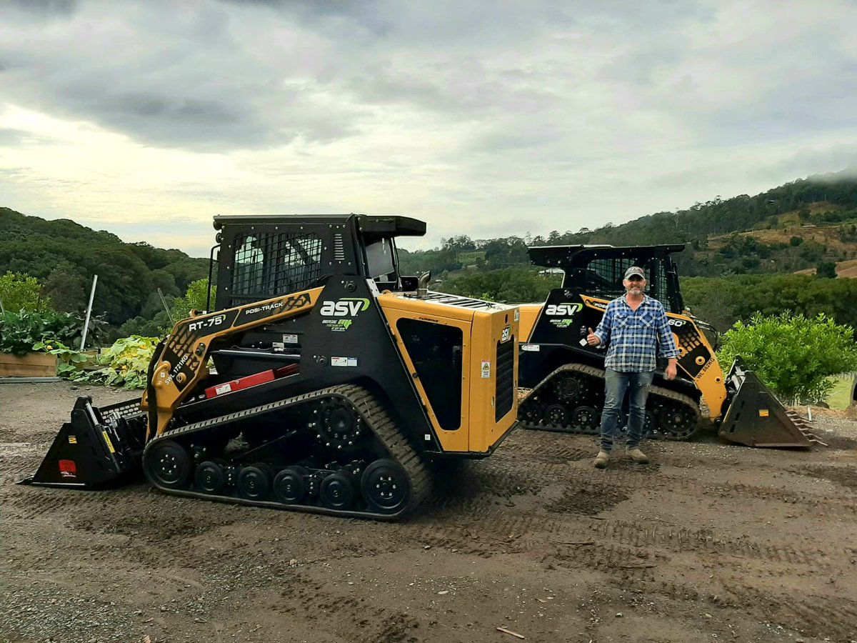 BVMachinery's tweet photo. Out with the old, in with the new! ✔️ Nothing but smiles when Tony traded in his RT-60 for a New #asv RT-75 with @norm_engineering 4 in 1 bucket with teeth.  
. https://t.co/KKNiLSXJAZ