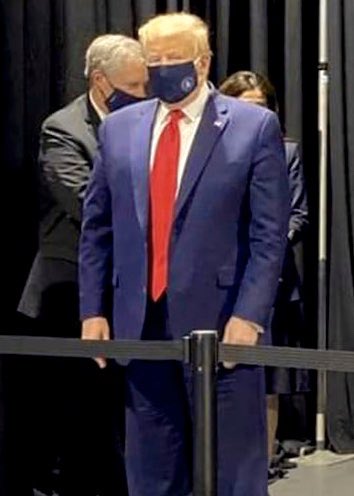 RichardLasquite's tweet photo. .@realDonaldTrump doesn't want you to see him in a mask. It would be a shame if you retweeted it. 😷
#TrumpInAMask #TrumpDeathToll95K #TrumpIsAnIdiot @andylassner @DevinCow @GeorgeTakei @Turnip2020 @HamillHimself @Trevornoah https://t.co/lp1Cpq1tP0