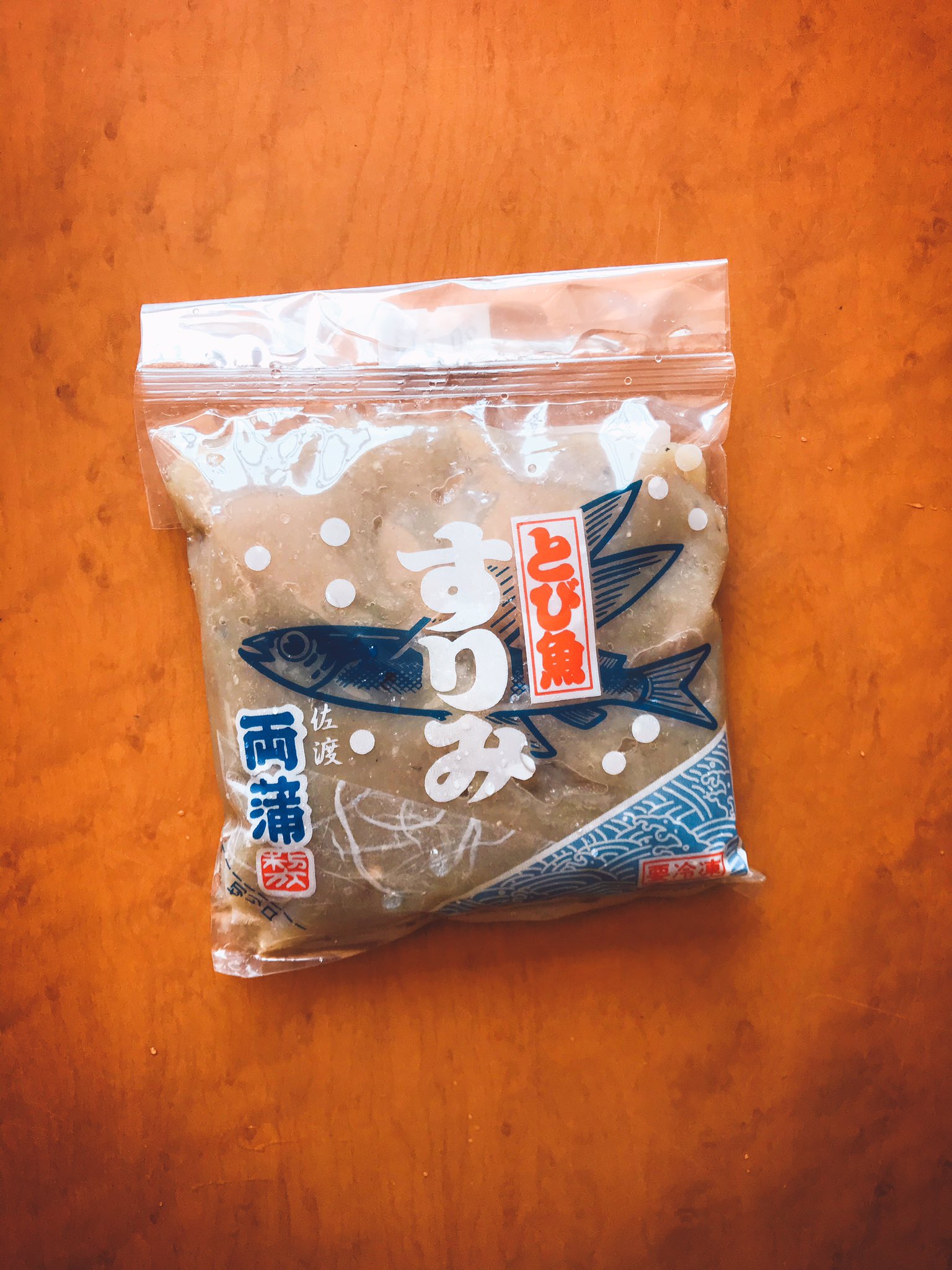佐渡汽船商事 株 公式 両津待合室売店です 今回は佐渡のソウルフード とび魚のすり身汁 作ってみました 簡単レシピでみんなもトライ レシピ 1 鍋にお湯を沸かします 2 お湯が沸く間にすり身の切り口を切っておきます レシピ