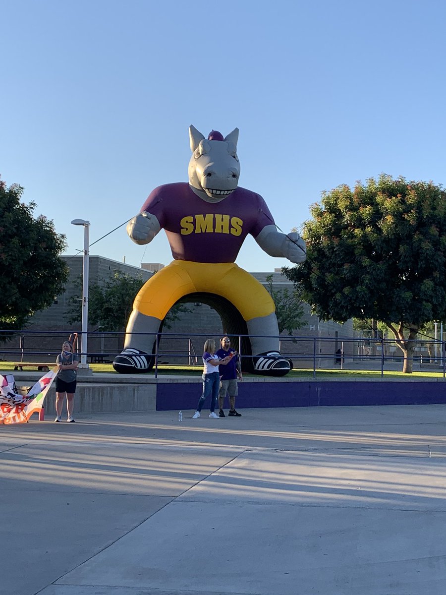 caunderhillaz's tweet photo. Congrats to the first half of the SMHS 2020 Senior Class! You did it and we are proud of you! Thanks to all for a fun and memorable event! Looking forward to round 2 with our son tomorrow! @PeoriaUnified11 @SunriseMustangs https://t.co/N6udoRhqYd