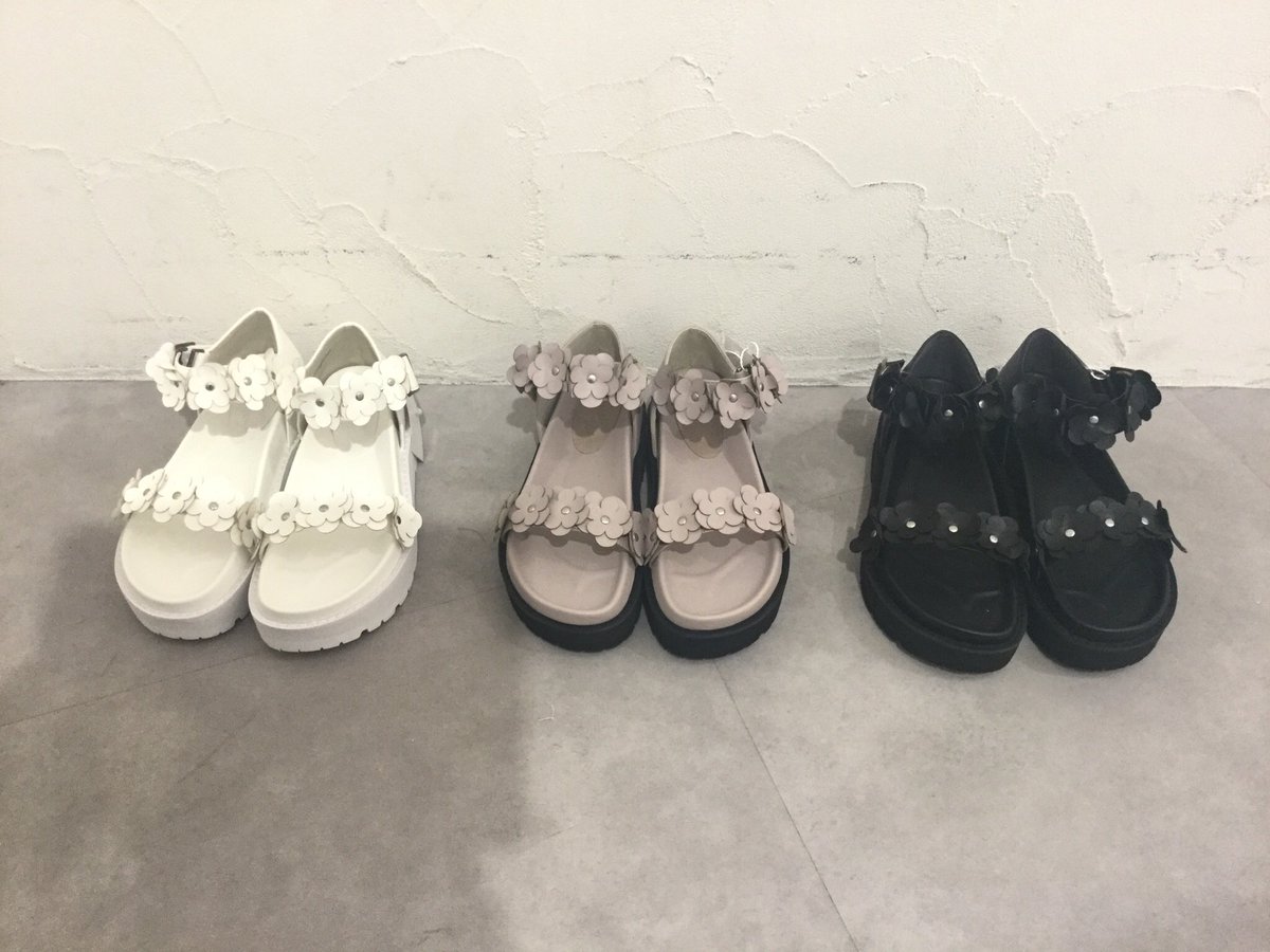 ট ইট র Merry Jenny 梅田店 新作情報 おはなストラップサンダル オフホワイト ラベンダー ブラック M L 9 000 税抜 Merryjenny 梅田est 電話通販はこちら 06 6371 1380