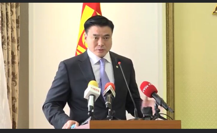 БЗД-ийн 19-р хороо Цайз хэсгийн иргэд газраа орон сууцаар сольж шинэ байрныхаа түлхүүрийг гардан авлаа.