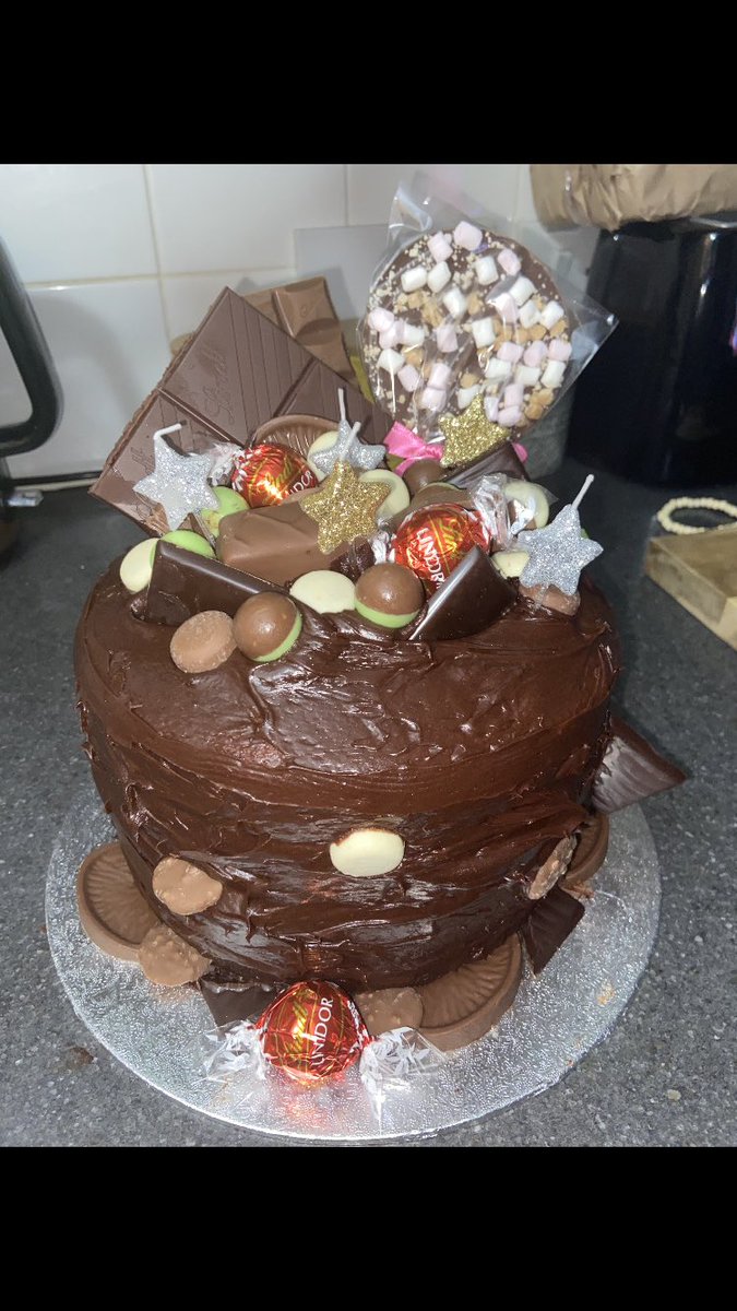 mary_may508's tweet photo. Made this for my bf mum’s birthday, I’ll be taking orders starting Monday 🤤🐷 https://t.co/EqsXATVSrR