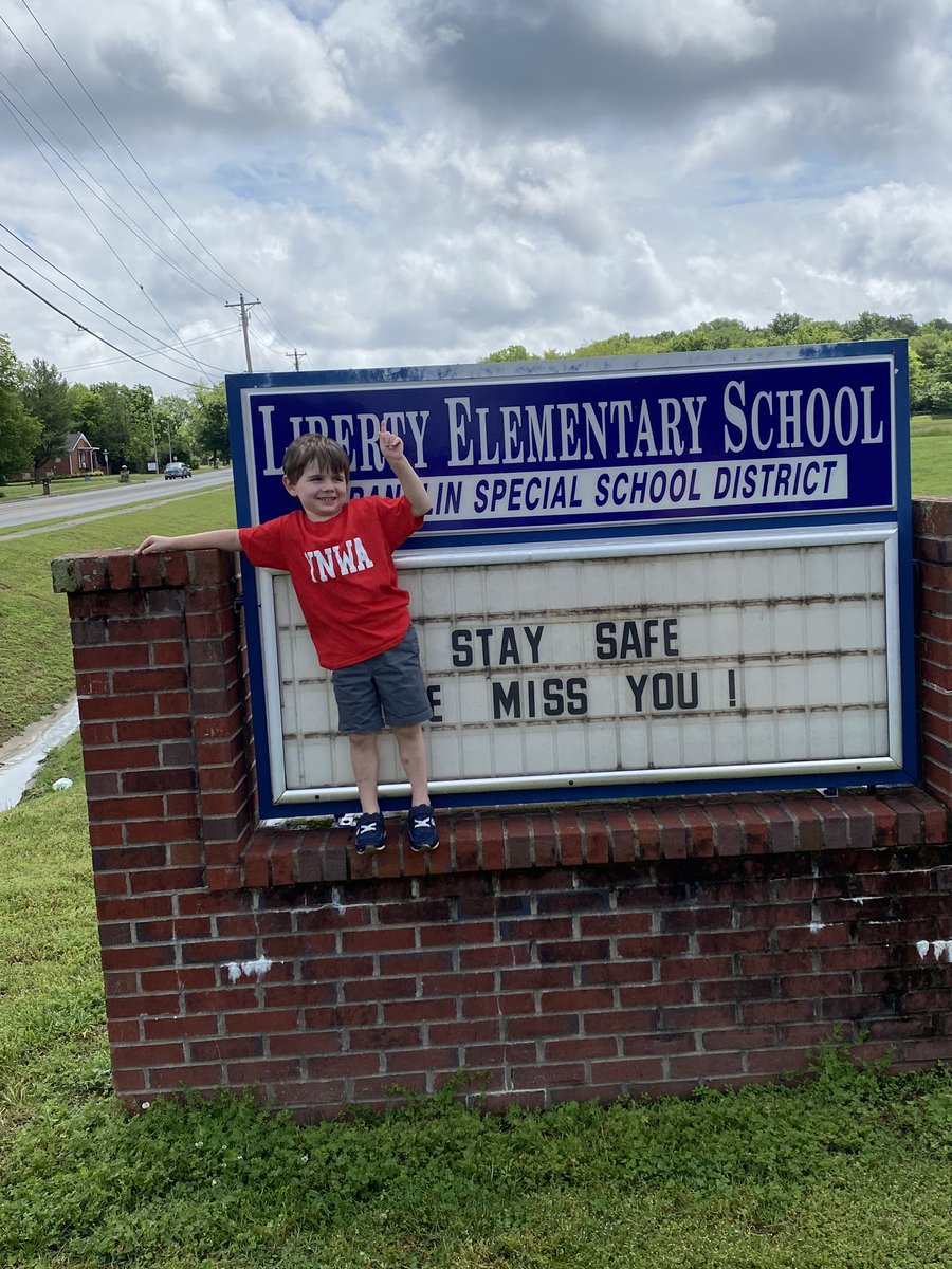 ofamilyof5's tweet photo. Took this kiddo to take a pic at his future school, got to watch all of the @fssdLES teachers come through our neighborhood, and our #fssdstrong shirts came in today! We can’t wait for this kid to start Kindergarten! #futurelibertylion ! https://t.co/YrqNDbslsp