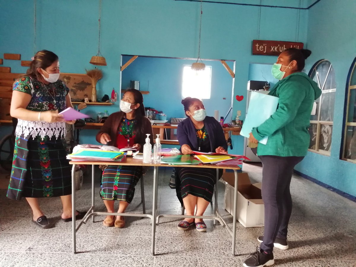 asopedi's tweet photo. La Escuela Educación Especial del Maestro Fermín entrego a las madres de los alumnos, materiales didácticos para que los alumnos puedan seguir la formación desde sus casas. Se entrego bolsa de víveres suministrada por la organización ConstruCasa de Guatemala y donantes anónimos. https://t.co/VMktUg9ypl