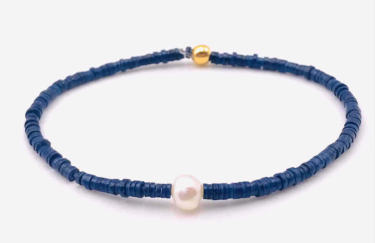 TantalisingB's tweet photo. Stretchy bracelets with colored wooden beads and fresh water pearls £4.99. Colors available are turquoise green, aqua blue, navy blue and burnt orange 🥰 #tantalisingbeads https://t.co/cJ4UsjG40E