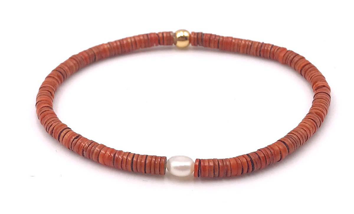 TantalisingB's tweet photo. Stretchy bracelets with colored wooden beads and fresh water pearls £4.99. Colors available are turquoise green, aqua blue, navy blue and burnt orange 🥰 #tantalisingbeads https://t.co/cJ4UsjG40E