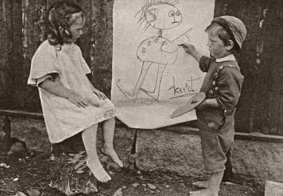 #العيد_السبت

مو مهم الرسم ع الكراس 
المُهم إنك عندي أغلى
 من الألماس ...

                     #تعليقك 👇