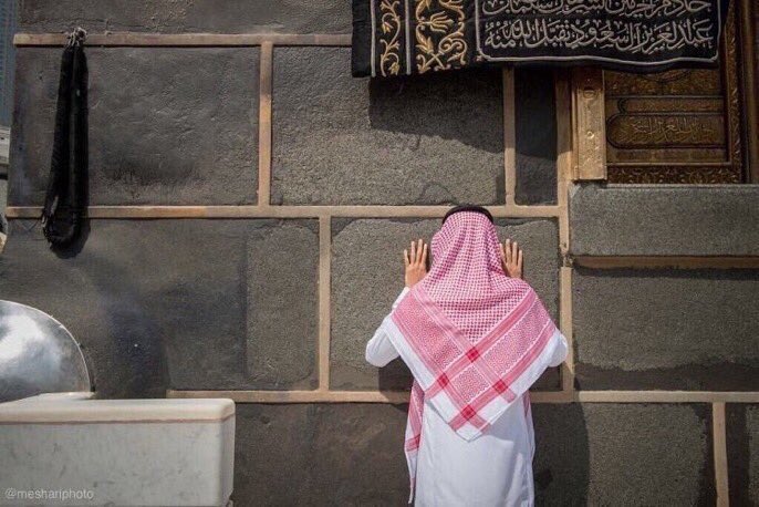 Saadouv's tweet photo. #ختمه_الحرم :
مشاعر الختم تُبكينا والتلويحة الأخيرة حقًا 
مُوجعة، ربنا استودعناك رمضان فلا تجعله آخر 
عهدنا به ، اللهم اكتبنا فيه منُ المعتوقين من 
نيرانك والفائزين بجنانك https://t.co/rM4czU1PuD