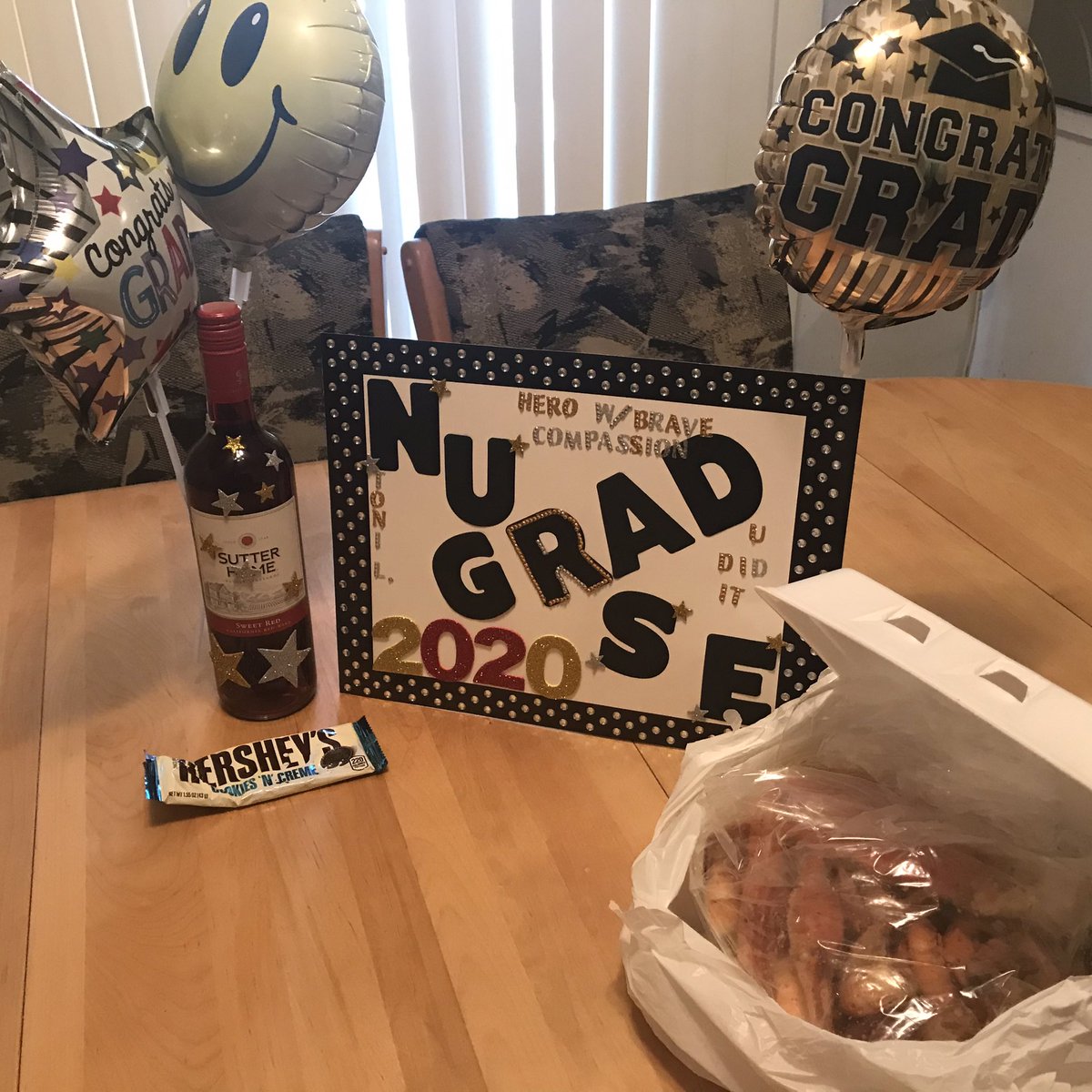 TakeADoseOfMe_x's tweet photo. Snuck inside my Bestfriend house and set this up before she got home 🥰🥳 #issagrad #crablegsandshrimps https://t.co/Yrrlbq9Mbb