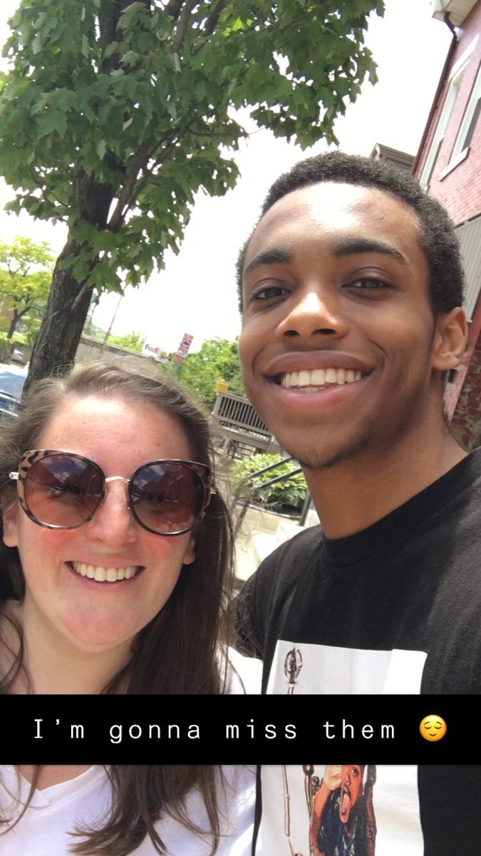 NazPrepMath's tweet image. Senior deliveries today @NazPrep #classof2020 #lovethem