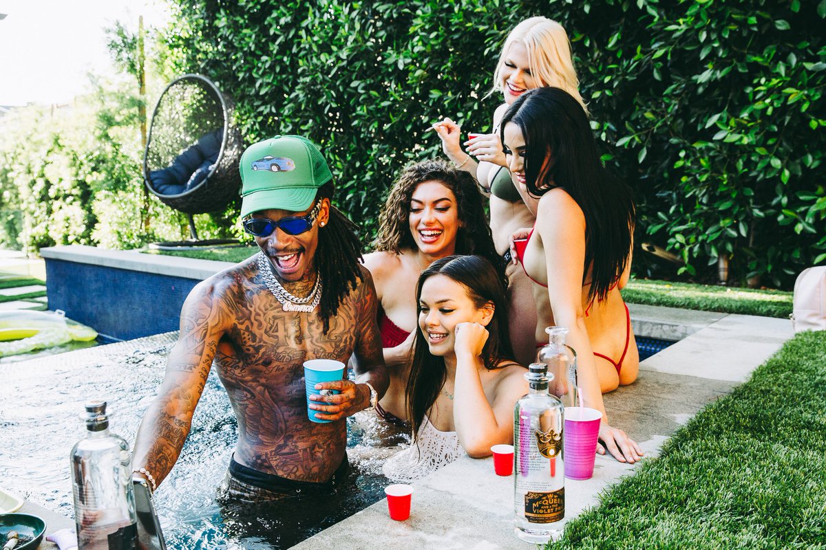 McQueenVF's tweet photo. .@wizkhalifa knows the vibes #McQueenVioletFog https://t.co/6JEcgrRIEx