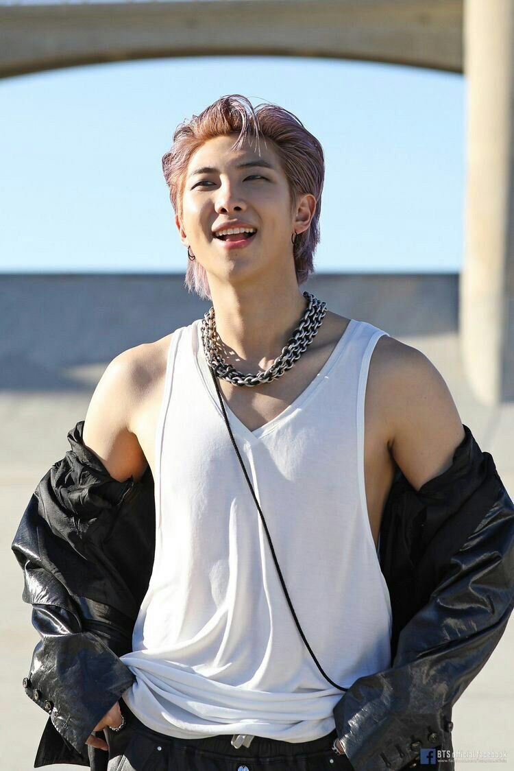 ArmyDoriw's tweet photo. #namjoonpersian #NAMJOON #RM #RAPMONSTER #bts #iran #persian #army 🇮🇷🔥✨ https://t.co/Lya8USkmLW