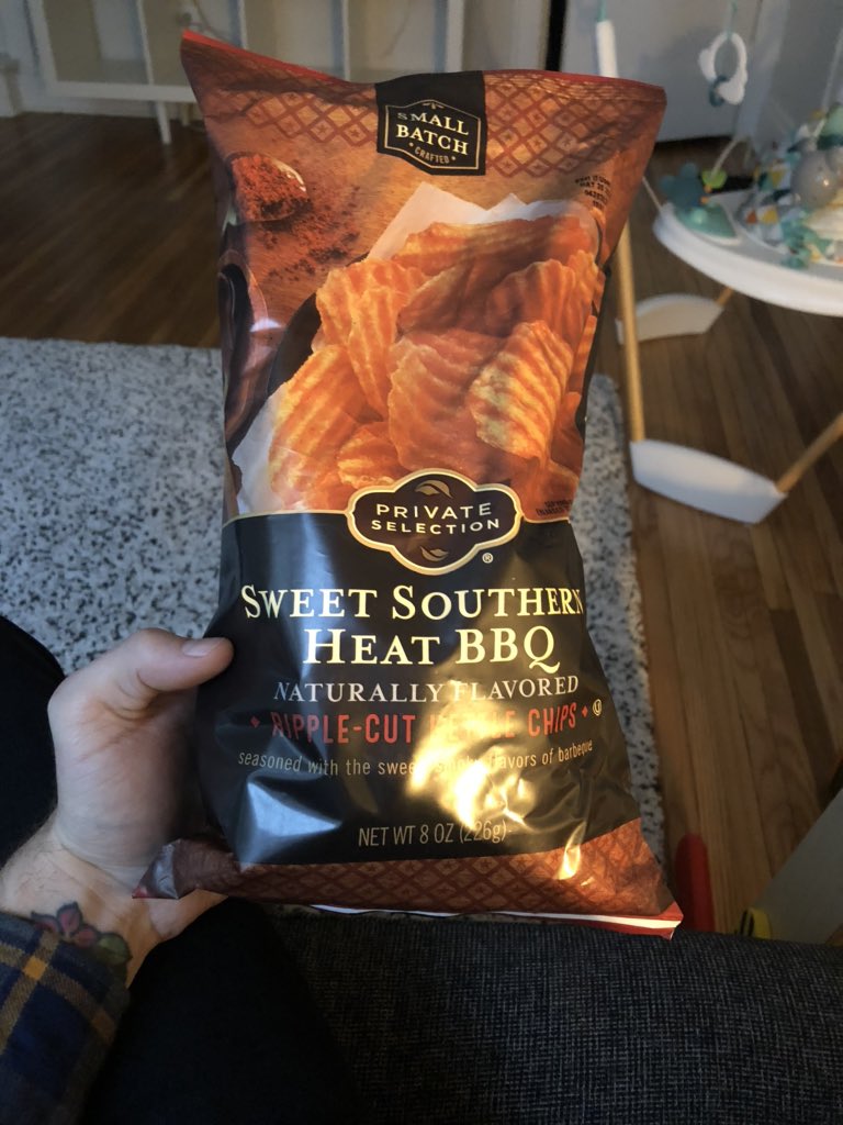 THElittlenick's tweet photo. #chipsfordinner
Also @kroger if you can sell these in a 55-gallon drum size that would be super helpful for me. https://t.co/T22MsFDWMo