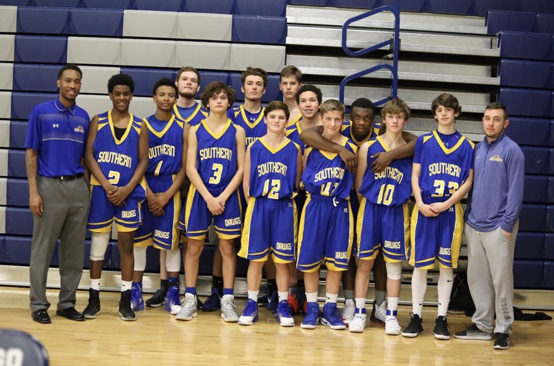 SouthernAAhoops's tweet photo. Where it all started — JV. Year ☝️ with Coach Shawn and Coach Jack. Thanks for building the foundation. (Happy birthday, Coach @jfrogers21) #WestVirginia #motionone #boystomen #memories #classof2020 https://t.co/NwwJs4zBRC