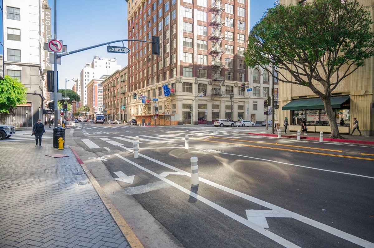 LADOTlivable's tweet photo. New safety improvements are bringing safer streets to 7th street in #downtownla. The upgrades provide a safe and comfortable space to travel around the city, whether you walk, bike, or ride. 
#MovingLAForward #LADOT https://t.co/g2jEycBN96