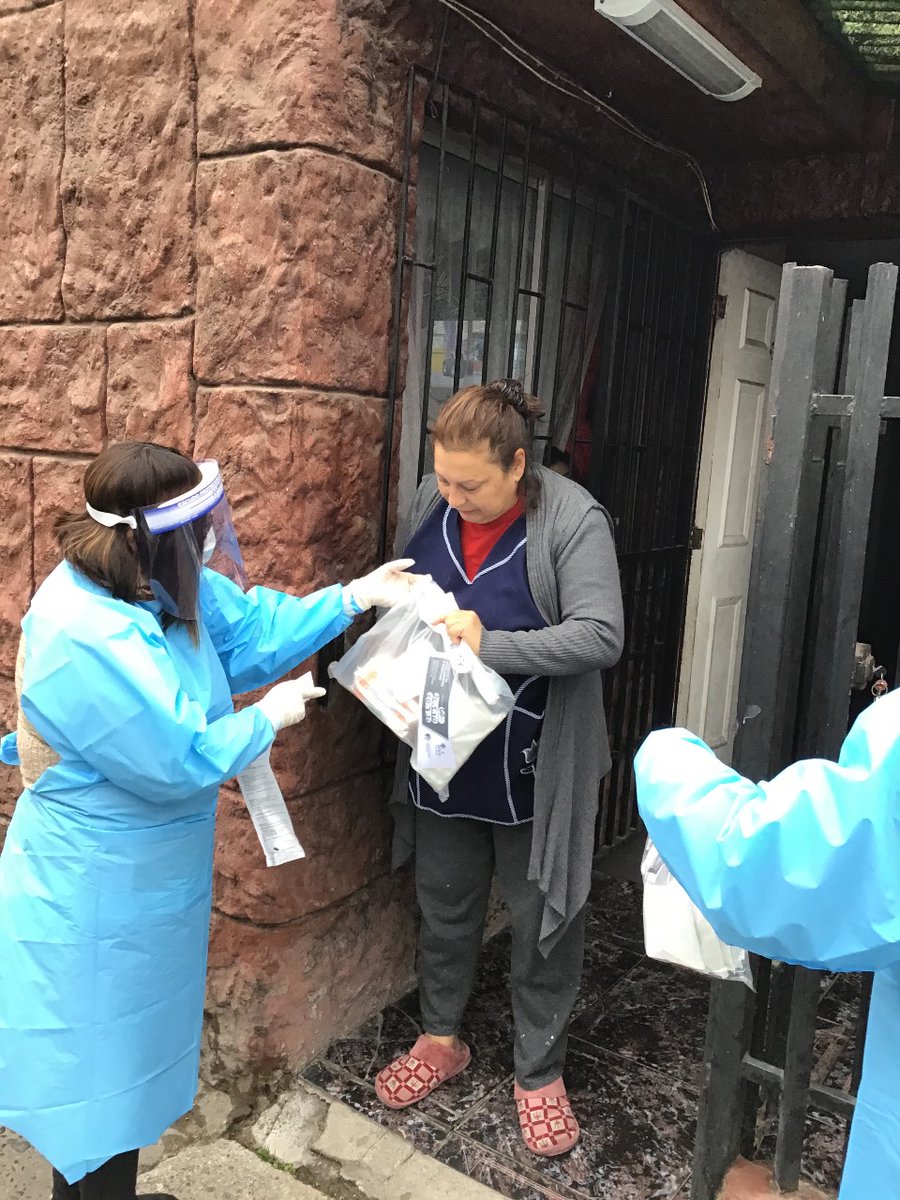 Muni_LaGranja's tweet photo. Si eres mayor de 65 años, enfermo crónico y te atiendes en algún CESFAM de #LaGranja, pide tus medicamentos a domicilio. Contáctate con nosotros y haz tu solicitud. La idea es que te quedes en casa y cuidemos de ti. #VidaBuena https://t.co/y9cA7cuz8f