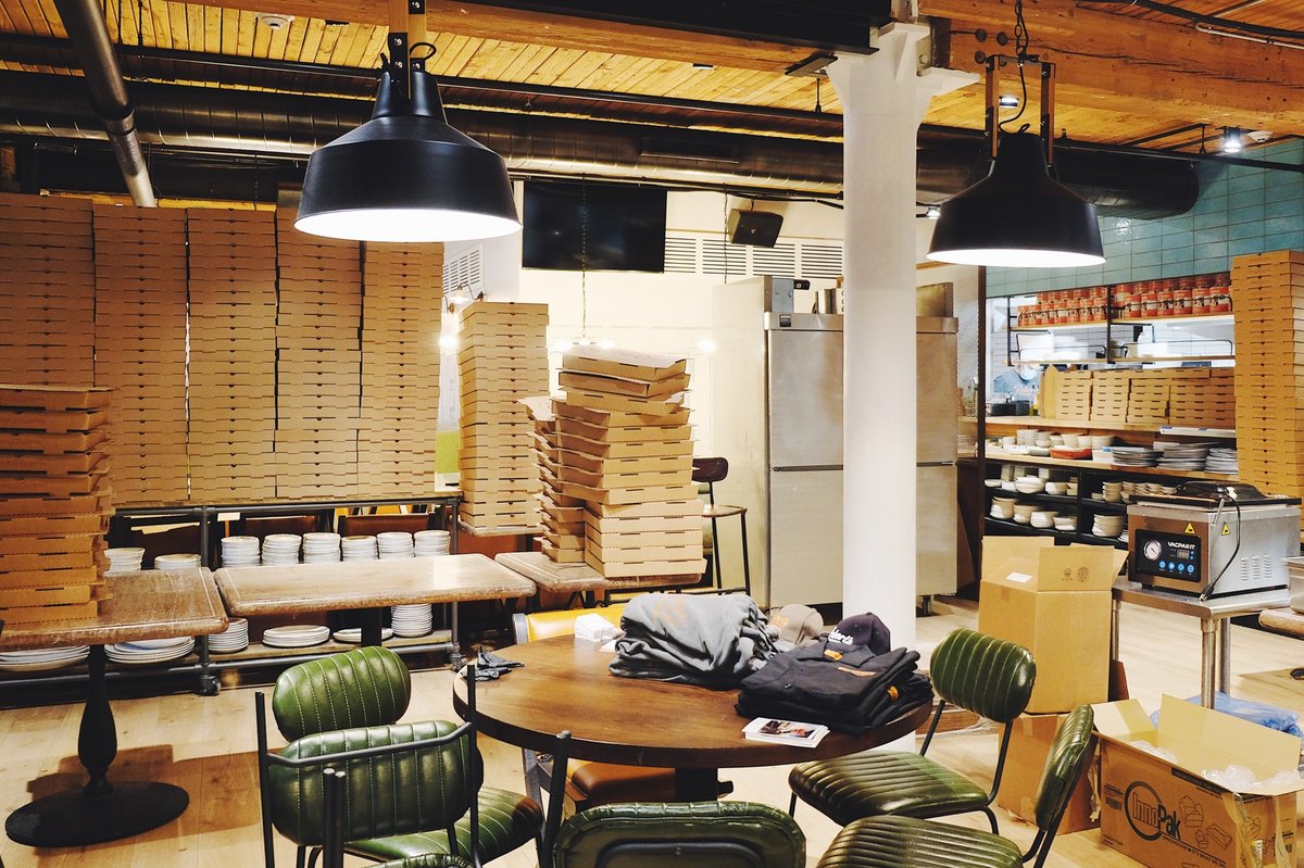robertspizzaco_'s tweet photo. Here's our current setup vs pre-quarantine! We got creative and utilized our dining room space so that our staff may practice safe, social distancing. We miss seeing you in our restaurant everyday and we can’t wait to welcome you back! #everydaytogether #pizzastrong https://t.co/OWMiTdTvHs