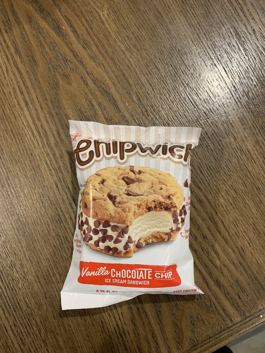 A staple of MDW 🇺🇸 #Chipwich