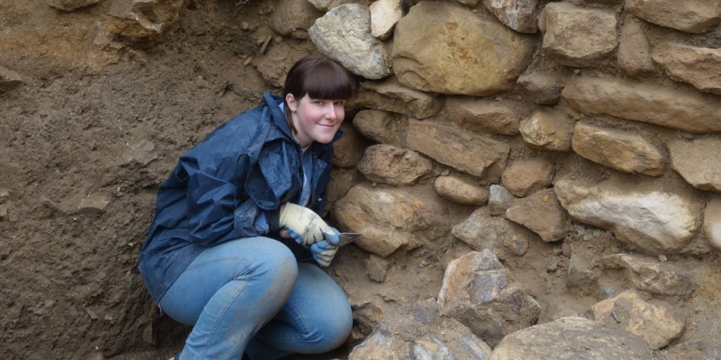 ccwm_sydney's tweet photo. Arabella Cooper is our Administration Assistant and wearer of many behind-the-scenes hats! Here she is pictured at the Pella Dig in Jordan, 2015. #2020NAW @archaeologyweek
Meet the rest of the team: https://t.co/uWQlaZl3st https://t.co/CfAjLx5ye1